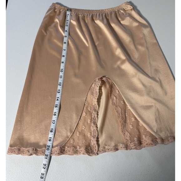 Vintage Vanity Fair Nylon Lace Trim Half Slip Peach Sz M Short 21" Petticoat - Picture 5 of 8